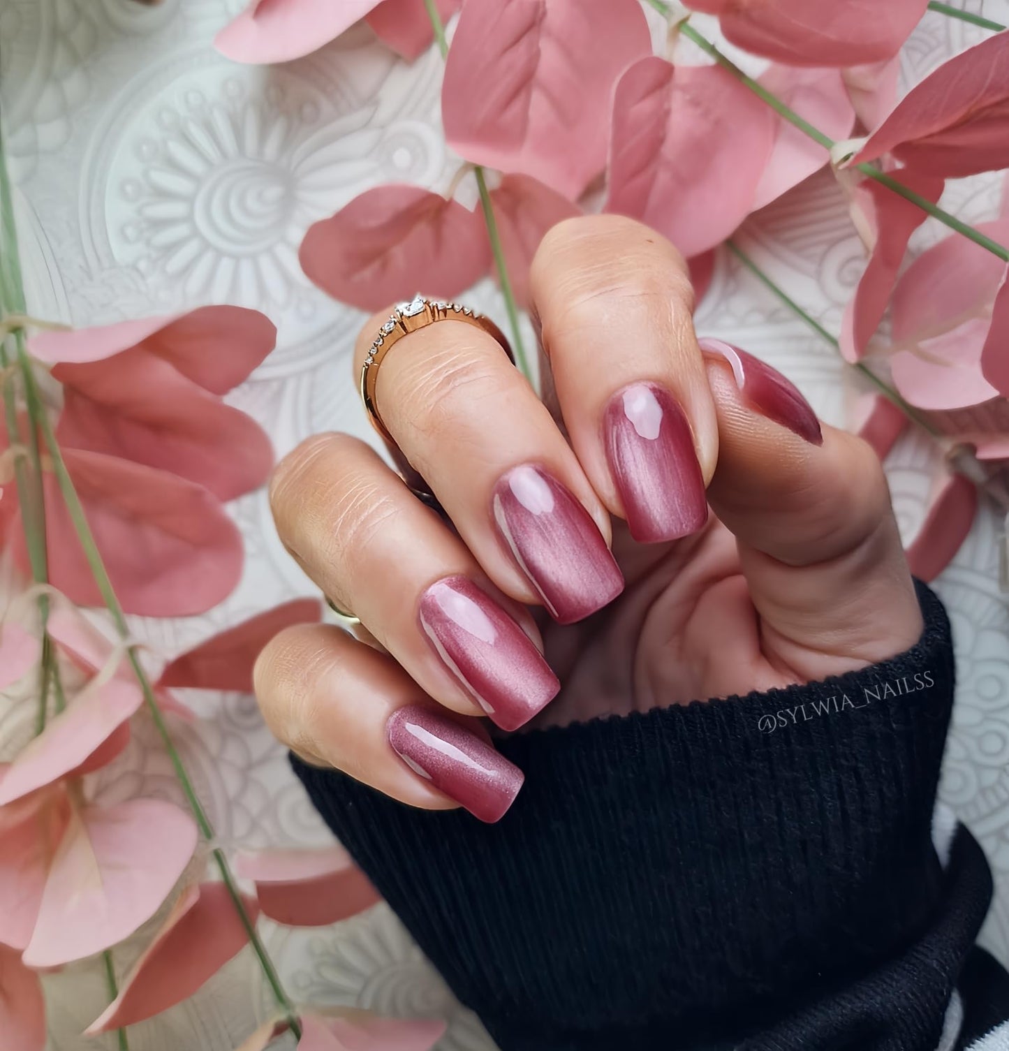 Madam Glam - Super Cat Eye Gel Polish 15ml 0.5 fl/oz - Nail Art Enhancement - Magnetic Effect - Long-Lasting, Vibrant, Vegan, Hema-Free (Red)