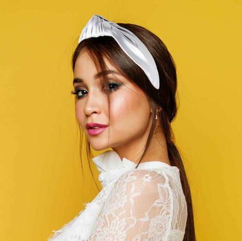 YETASI Silver Faux Leather Headband - Classy Leather Knotted Headband for Women, Chic and Long Lasting (1 Count Pack of 1, Hairband, Hair Accessories, Women, Party)