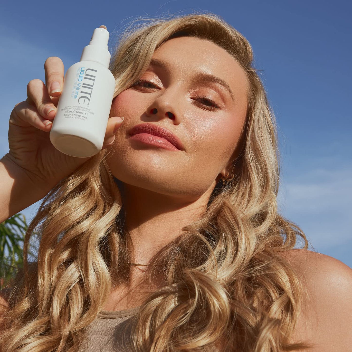 UNITE Hair - LIQUID Volume - Texture Spray for Instant Volume, Definition, and Matte Finish - Activates with Every Touch - Ideal for All Hair Types, 4 Fl Oz