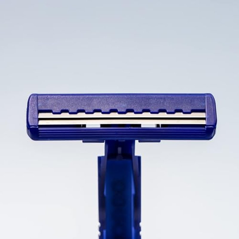 Dorco Fresh Twin Blade Disposable Razors for Men (60 Counts) ? Smooth & Comfortable Shave for Men and Women, Non-Slip Handle, Ideal for Sensitive Skin & Travel