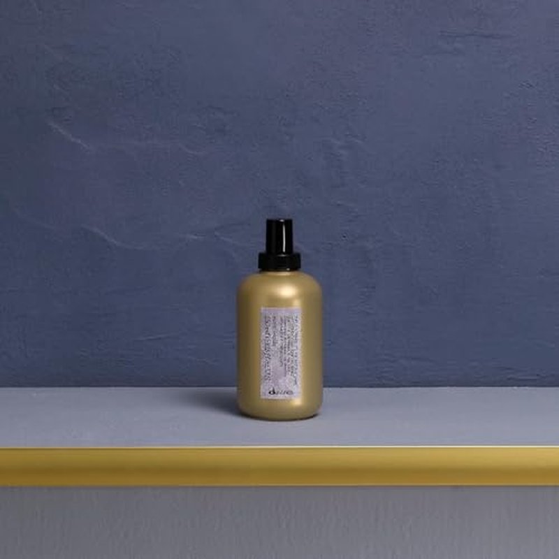 Davines This Is A Blow Dry Primer, No Hold Volume & Anti-Humidity Spray - Preps Hair for Styling, Protects from Heat & Adds Natural Shine, 8.45 Fl Oz