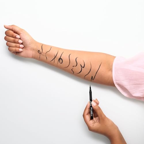 Essence 24Ever Ink Liner 01