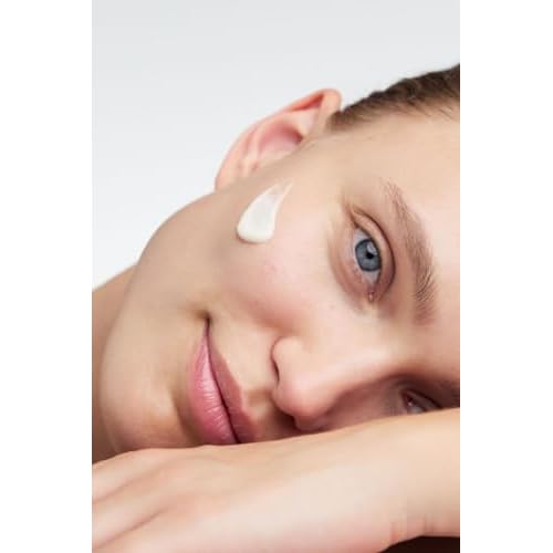 Dr. Hauschka Rose Day Cream, Daily Moisturizer, 1.0 US fl oz, For Dry, Sensitive, Red Skin, With Shea Butter & Avocado Oil
