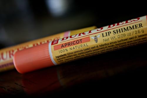 Burt's Bees Lip Shimmer Grapefruit Pack of 4 - Nourishing Lip Gloss with Vitamin E & Beeswax