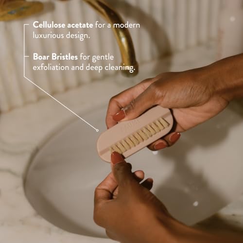 Watermans MoisturiseMe¢ç softens and conditions hands and skin, Hand cream with Allantoin, Cupuacu butter, Shea butter, Almond Oil and Cocoa butter great for sore cracked working hands. UK made