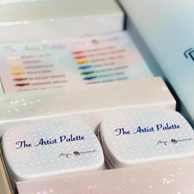 16 colours Narina The Artist Palette x MPA with mixing pad, 2 mini palettes, 24 grids for Nail Art, Solid colour 5g each High Pigment & Coverage.