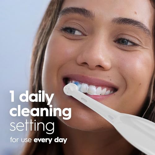 Oral-B Pro 100 Gum Care Battery Powered Toothbrush - White / 1 Count