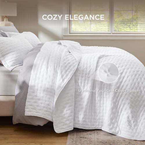 California King Quilt Bright White Clover Pattern Lightweight Bedspread - All-Season Coverlet, Ultra Soft, 111x106 Inches - Variation 01