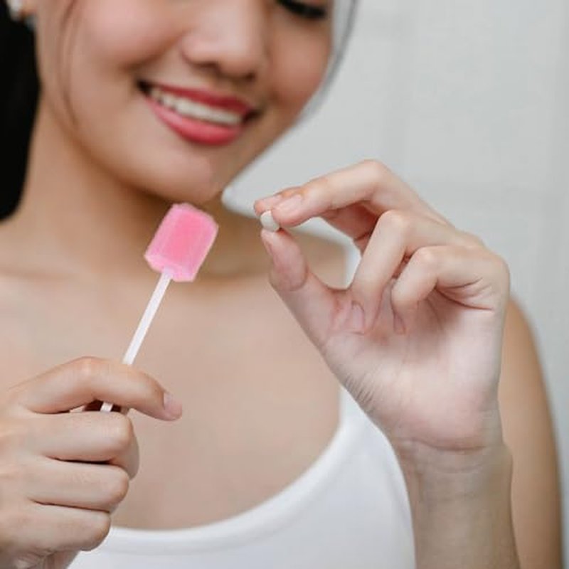 Healifty Disposable Oral Swabs - 100pcs Mouth Swabs for Elderly, Unflavored & Sterile Oral Care Sponge Swabs, Pink