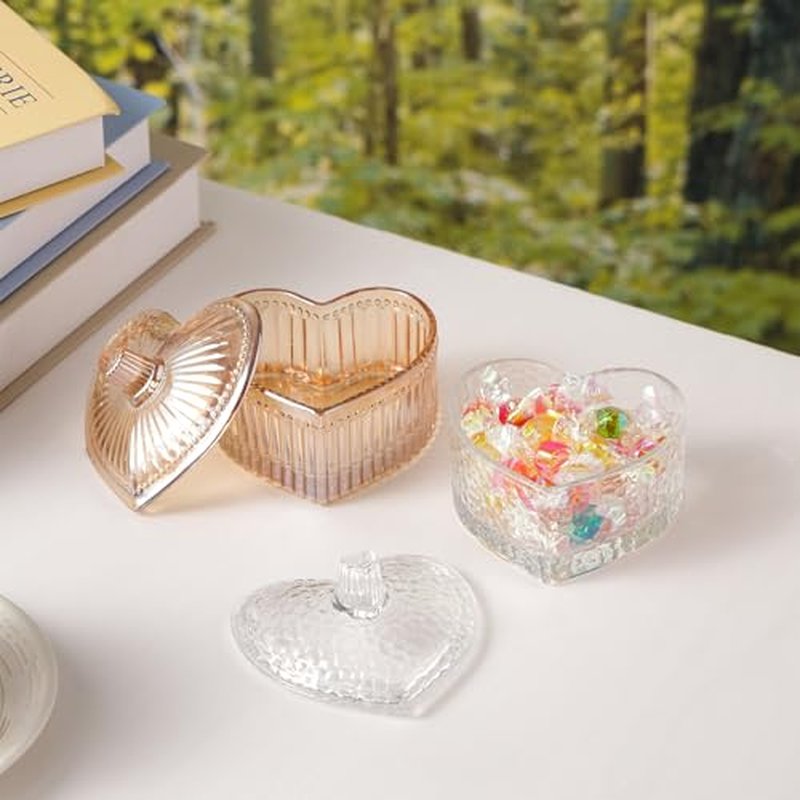 Dusting Powder Container with Velour Puff Cute Heart Shaped Body Powder Jar with Reusable and Washable Puff Clear Amber Glass Makeup Holder for Women