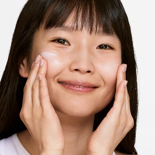 Clinique Brightening Face Moisturizer SPF 20 for Dry & Combination Skin 1.7 Fl Oz