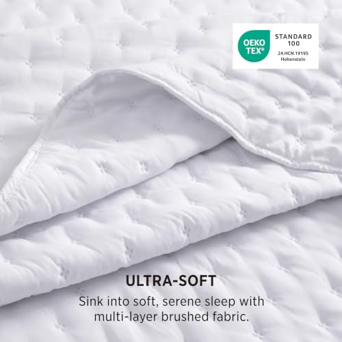 California King Quilt Bright White Clover Pattern Lightweight Bedspread - All-Season Coverlet, Ultra Soft, 111x106 Inches - Variation 01