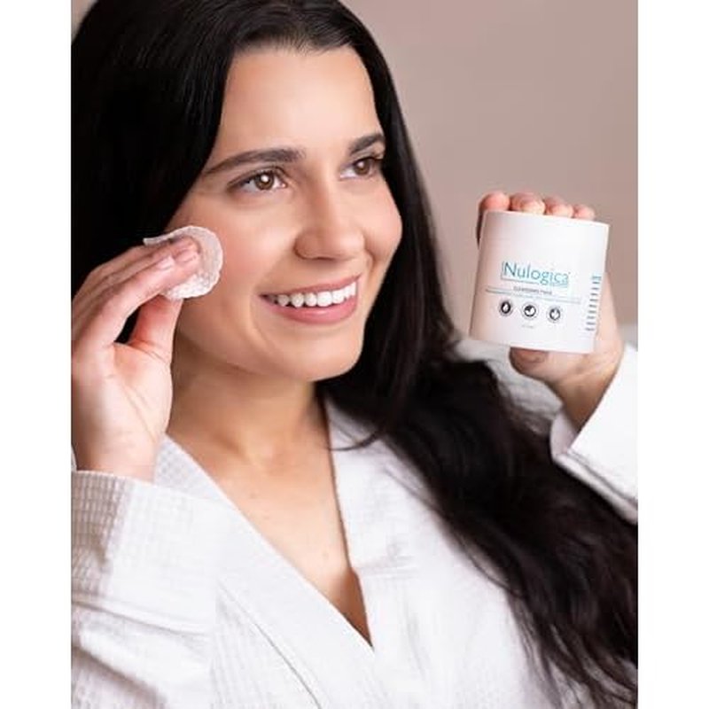 Cleansing Pads | For All Skin Types | Vegan | Alcohol Free | Hyaluronic Acid | Vitamin A, C & E