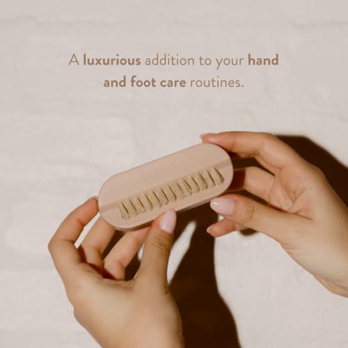 Watermans MoisturiseMe¢ç softens and conditions hands and skin, Hand cream with Allantoin, Cupuacu butter, Shea butter, Almond Oil and Cocoa butter great for sore cracked working hands. UK made