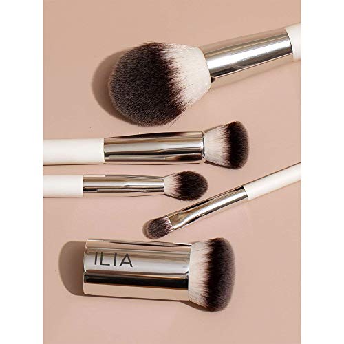 ILIA - Finishing Powder Brush | Blends Fine Powders, Made with FSC Certified Wood, Aluminum, + Soft, Vegan Bristles | Expertly Crafted | Non-Toxic, Vegan, Cruelty-Free, Recyclable