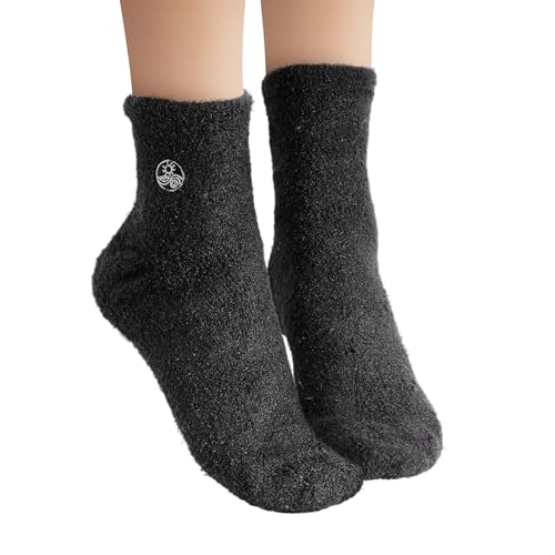Earth Therapeutics Aloe Vera Socks ? Infused with Natural Aloe Vera & Vitamin E ? Helps Dry Feet, Cracked Heels, Calluses, Dead Skin - Use with Your Favorite Lotions - Black/Black (2 Pairs)