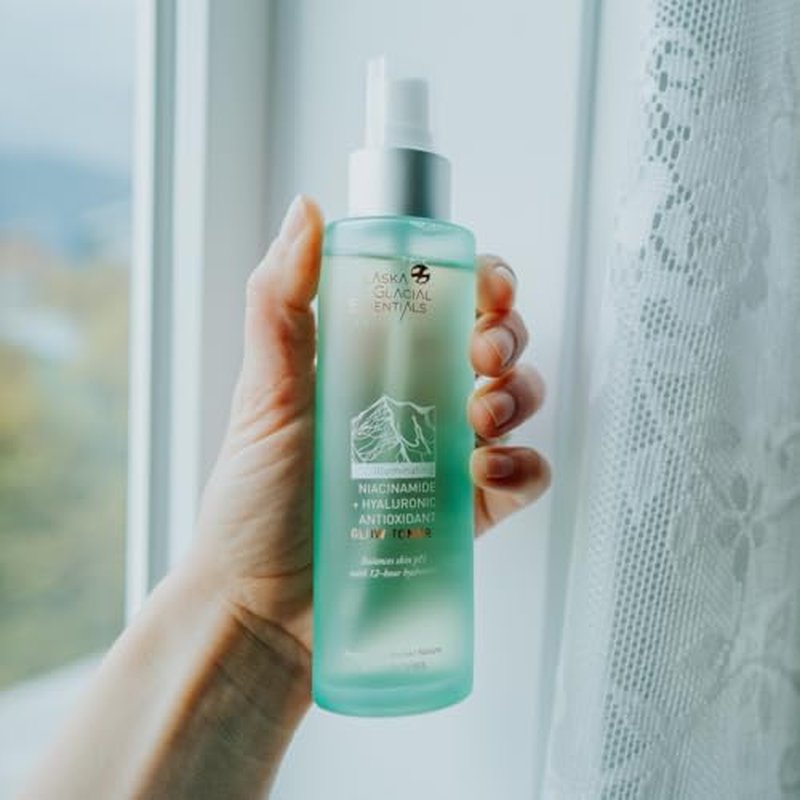 Alaska Glacial Niacinamide + Hyaluronic Glow Toner for Sensitive & Combination Skin | Refines Pores, Hydrates, Evens Tone | Antioxidant Brightening Mist ? 120ml