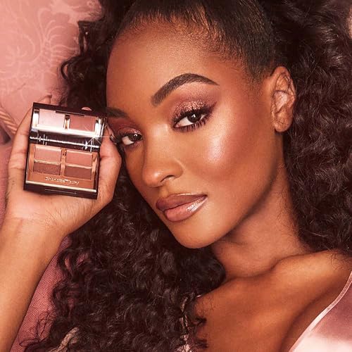 Charlotte Tilbury Cheek to Chic Powder Blush - Two-Tone Cheek Makeup with a Radiant, Luminous Finish - Buildable Color that Smooths, Buffs & Blends for a Light Reflecting Glow