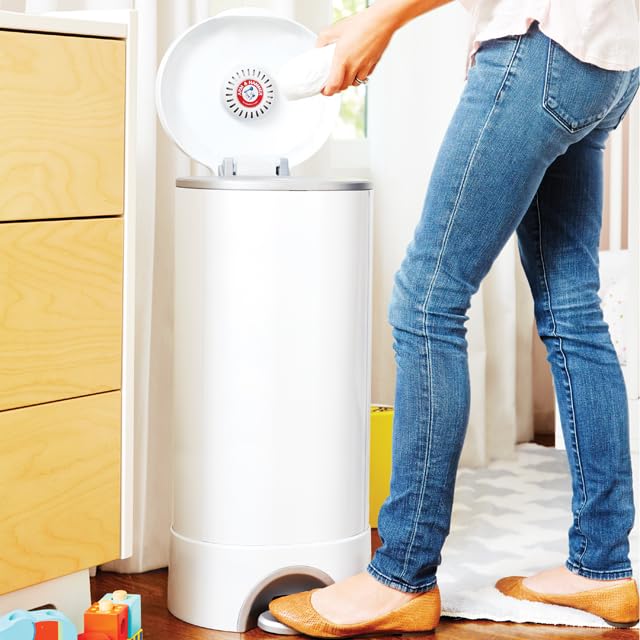 Diaper Pail - Munchkin STEP Powered by Arm & Hammer with Odor Control & Refill Pack