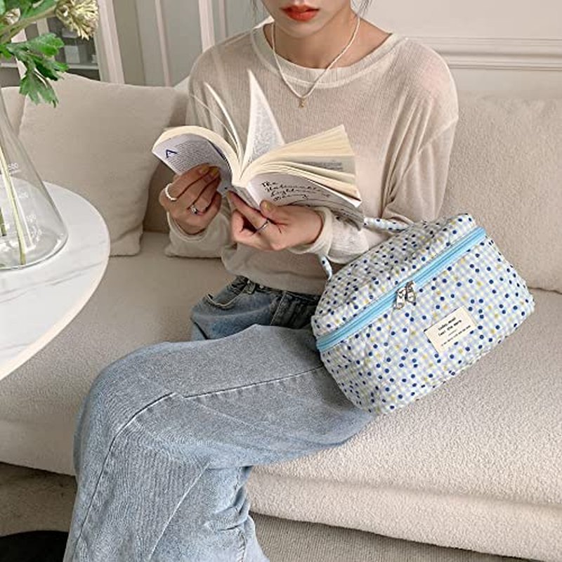 Cotton Makeup Bag Large Travel Cosmetic Bag Quilted Cosmetic Pouch Coquette Aesthetic Floral Toiletry Bag Small Cute Travel Cosmetic Bags for Women Girls (Dots Blue)