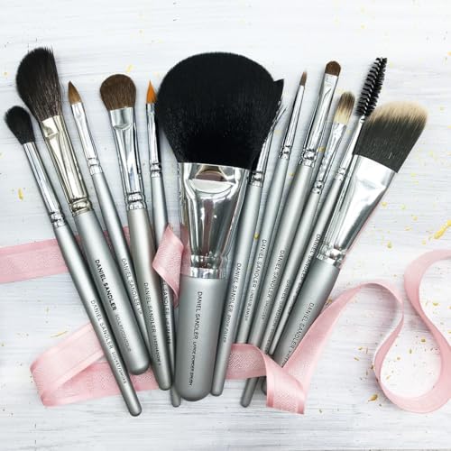 Daniel Sandler LARGE POWDER BRUSH - Setting Powder, Flawless Buffing, Blending, Sculpting. Use with Cream, Loose & Pressed Powder, Blush, Liquid and Mineral Foundation. 14cm Compact Makeup Brush