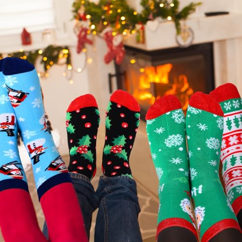 Christmas Gift Set with Makeup Bags, Keychains & Socks - Holiday Decor & Accessories - Christmas Style