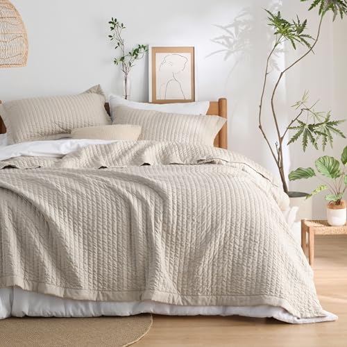 Light Beige King Size Quilt Set with Pillow Shams - All-Season Bedding Coverlet