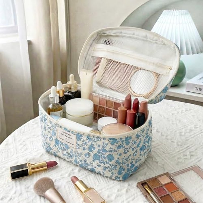 Large Floral Makeup Bag for Women, Cute Quilted Cosmetic Bag Travel Toiletry Organizer Make up Bag, Coquette Aesthetic Big Makeup Bags for Girls Gift (Blue)