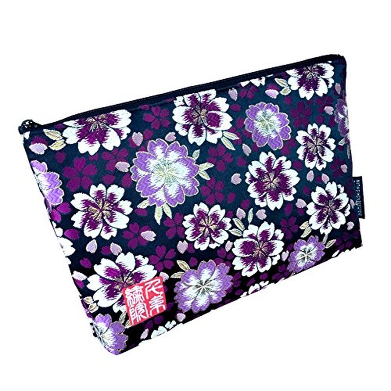 Brocade zipper pouch, lined with Nishijin brocade, size M. (Kuromurasakiyaezakura)