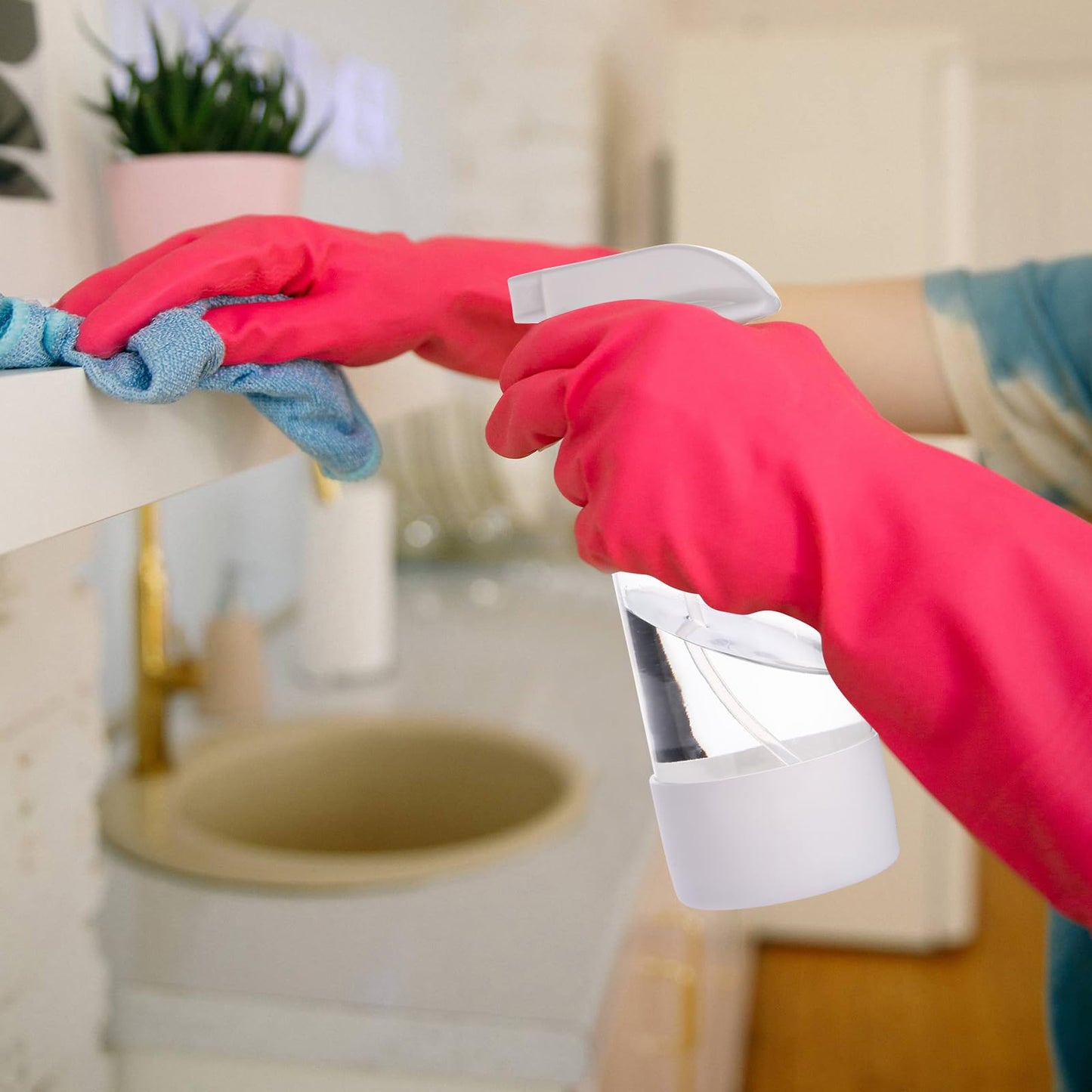 hmaimas Glass Spray Bottles for Cleaning Solutions, 16oz Reusable Clear Empty Mist Spray Bottle with Silicone Sleeve for Hair, Plants and Essential oils 2 Pack