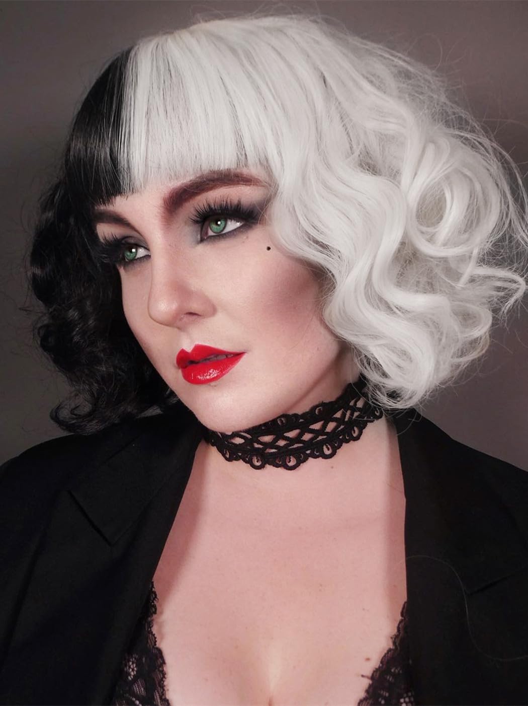 Juziviee Black and White Wigs for Cruella Costume Women Short Curly Wavy Hair Wig with Wig Caps Cute Synthetic Wigs for Party Halloween JZ005BW