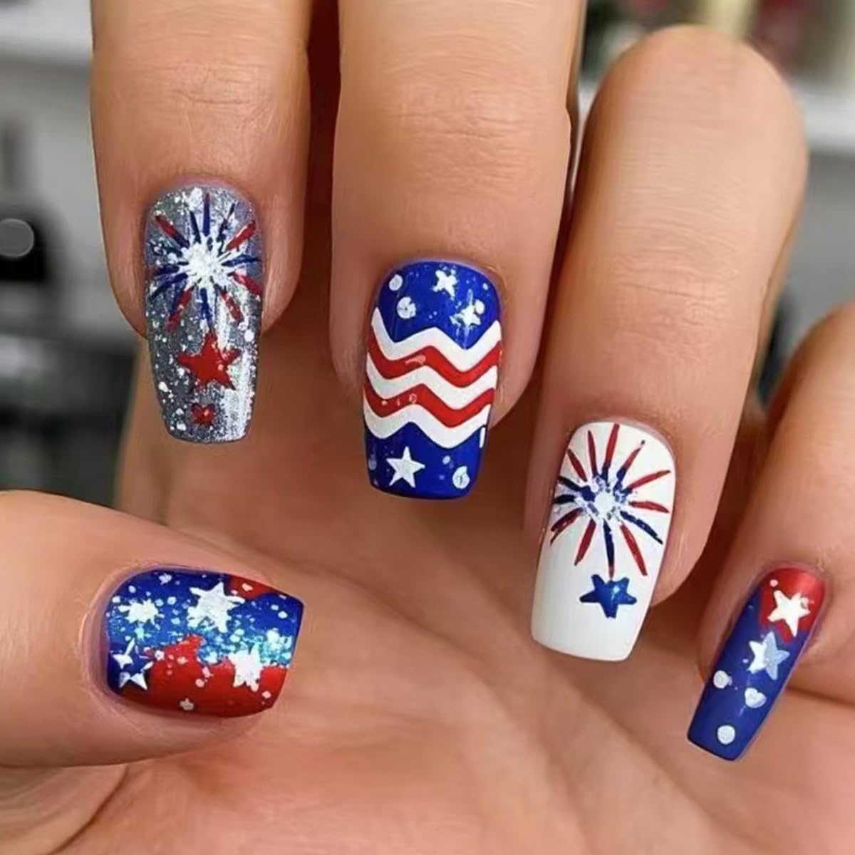 24 Pcs 4th of July Press On Nails Short Square,YEFIUO Blue Silver White Fake Nails Press ons Nail Art Tips Acrylic Nail Kit Glue on Nails Full Cover False Nails with Independence Day Design for Ma'am