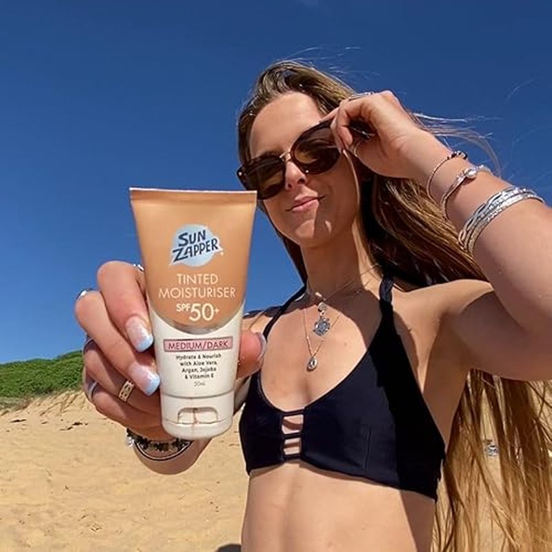 Essence SKIN TINT tinted moisturizing cream SPF30 30ml, Color 30-1 unit Made in Italy