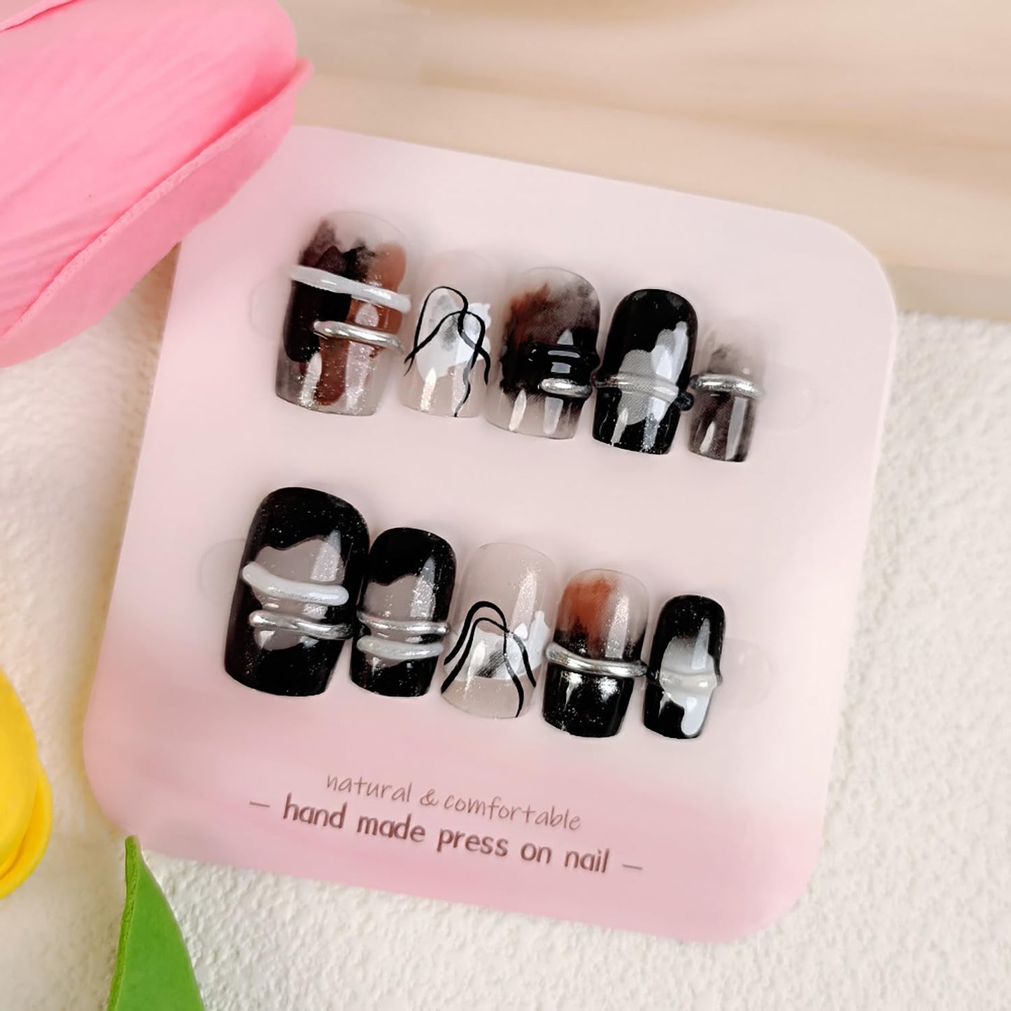 24Pcs Black Press on Nails Short Square Fake Nails with 3D Line Designs French Stick on Nails Black Brown Gradient False Nails Full Cover Fall Acrylic Nails Kit Silver Glue on Nails for Women