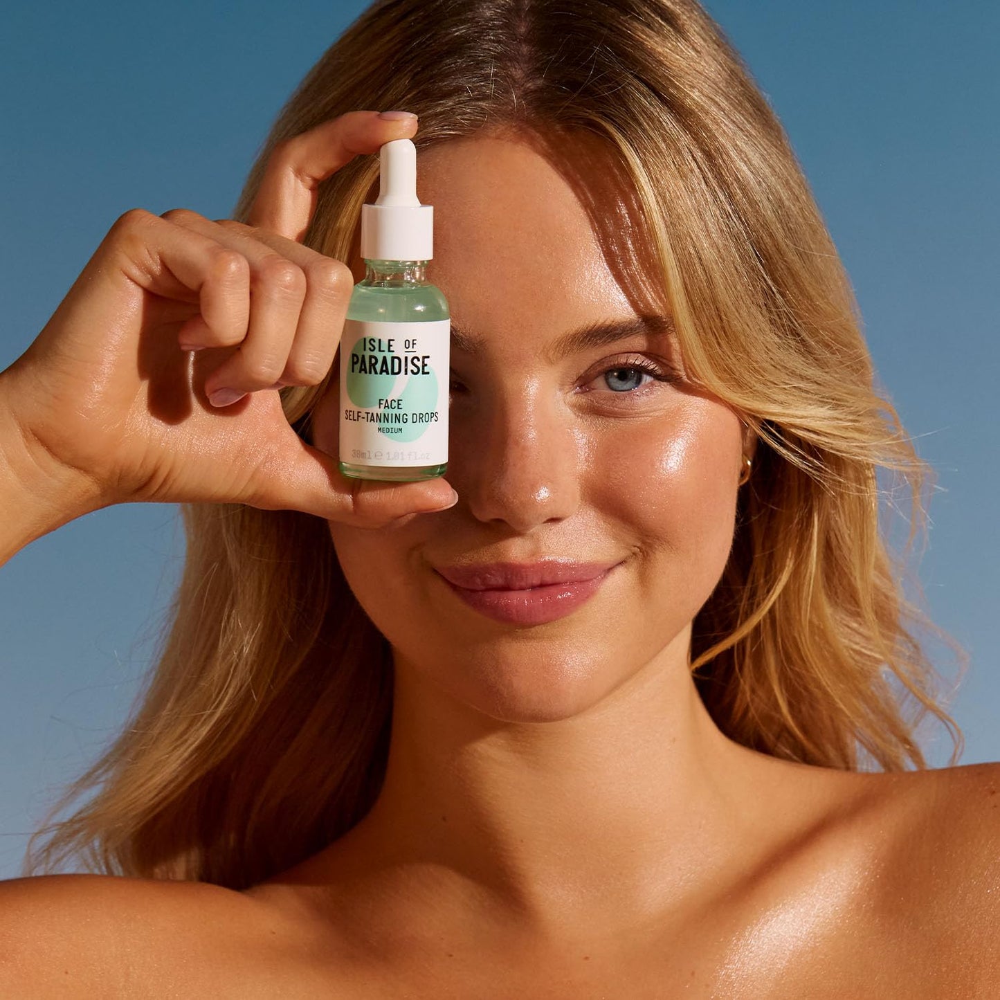 Isle of Paradise Self-Tanning Drops, Self Tanner For Face & Body, Customizable Glow, Vitamin C, Streak-Free Tan, No Orange Tone, Mix with Moisturizer, Vegan, 1.01 fl. oz/30 ml Bottle (Medium)