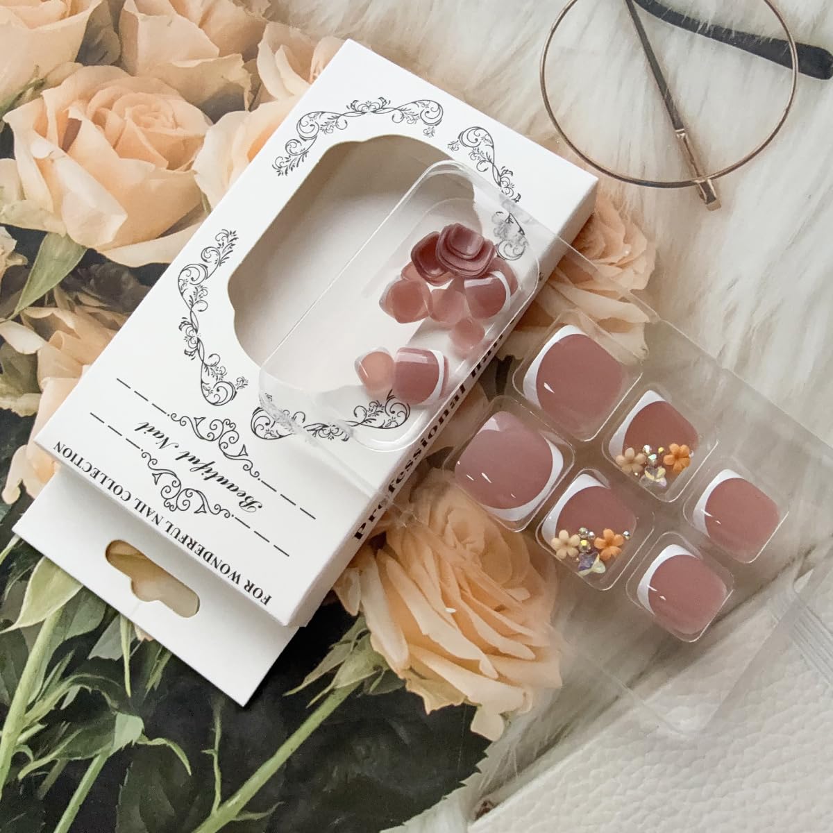 French Tip Press on Toenails Short Square Fake Toenails with 3D Flower Charms Rhinestone Nude Pink Acrylic Toe Nail Tips Summer Toe Press on Nails Seamless Fit Toe Nails Glue on Nails for Women 24PCS