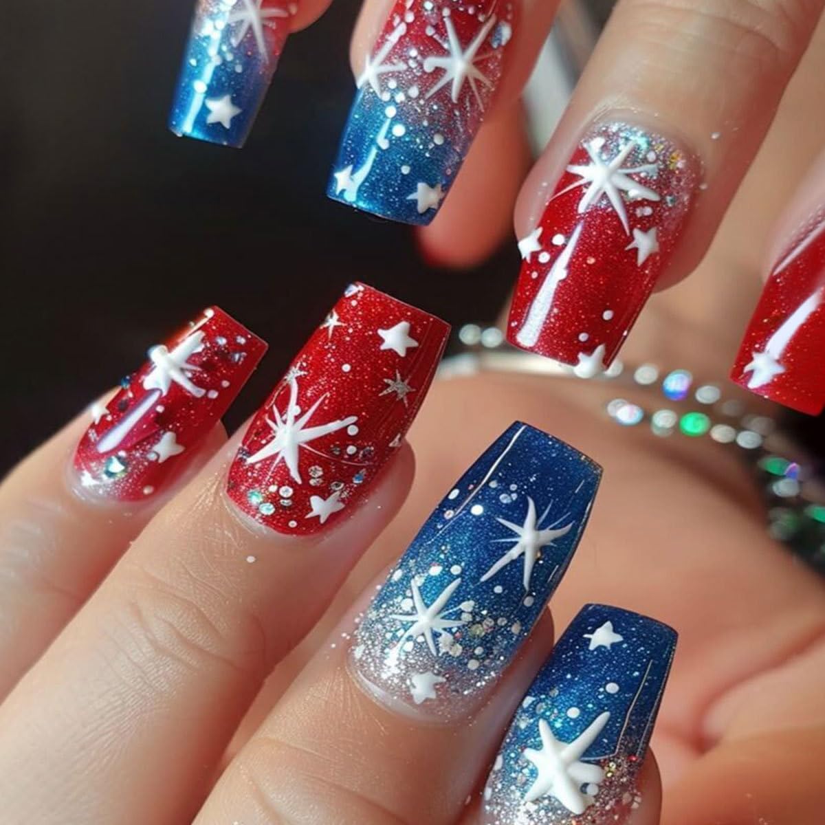 24Pcs Independence Day Gradient Press on Nails Medium Square 4th of July Glitter Stars Fake Nails patriotic Design False Nails Full Cover Stick on Nails Memorial Day Nails for Women Nail Decoration