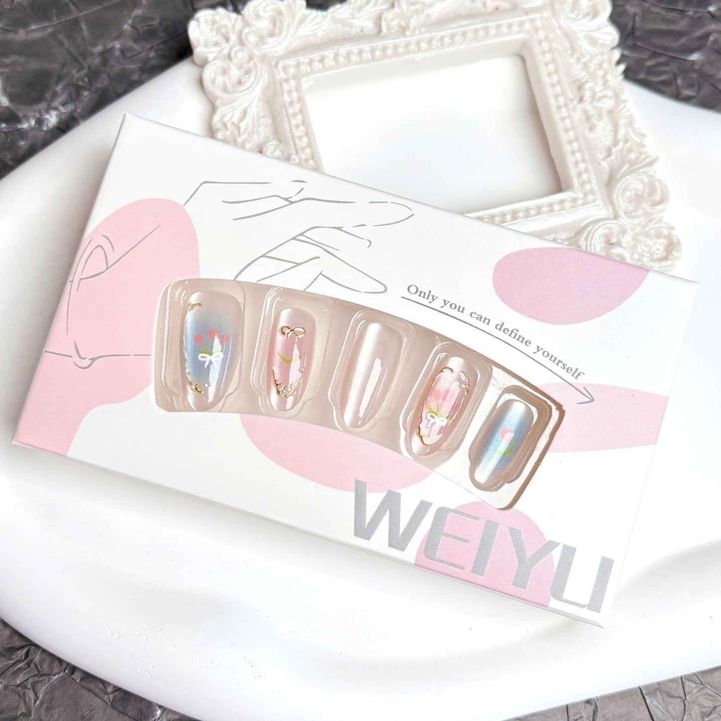 24Pcs Gold Line Flower Press on Nails Medium Almond Fake Nails Pearl Rhinestones Flower Design Full Cover Acrylic Nails Pink Blue Gradient Glue on Nails Pearl Bow Artificial Stick on Nails for Women