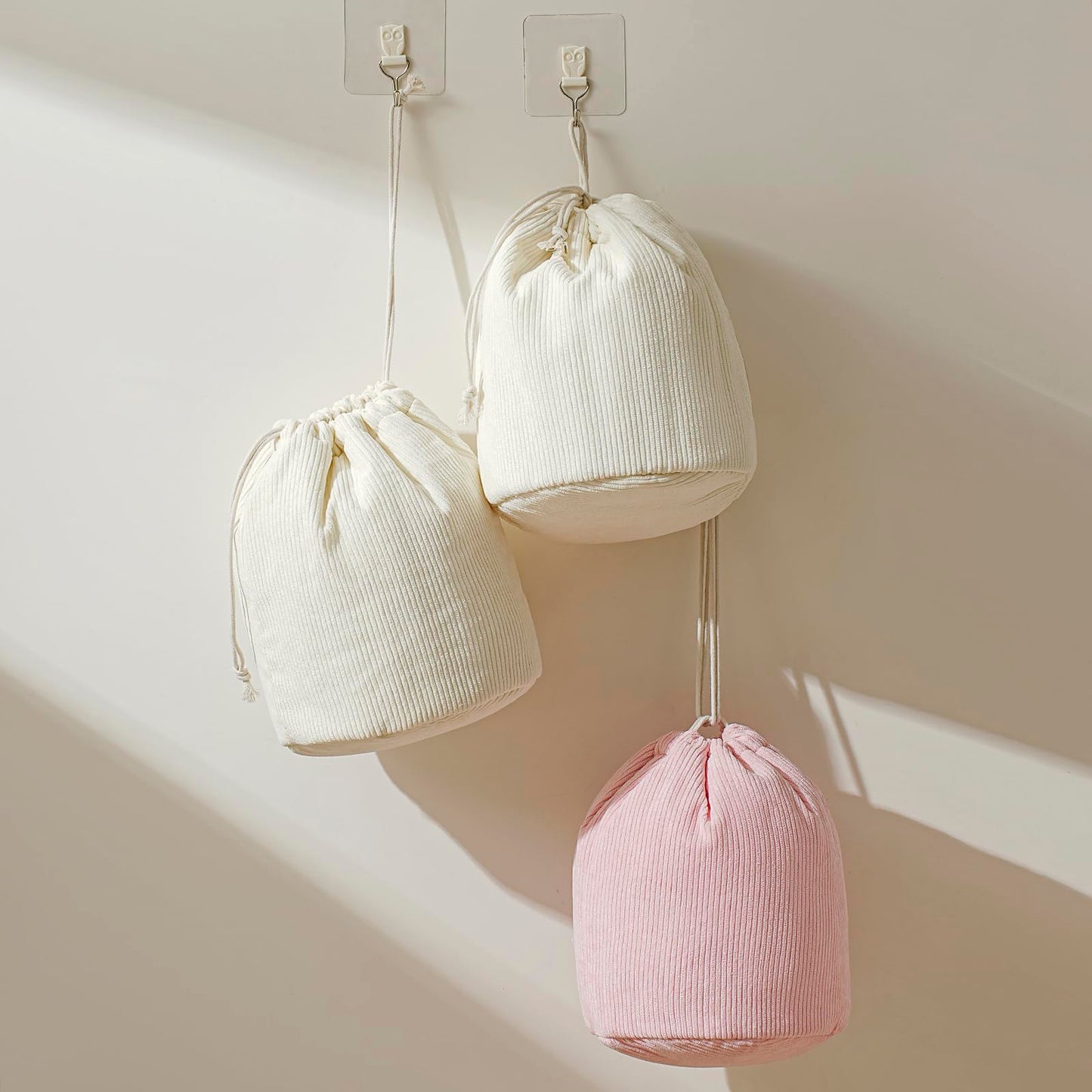 RSRSLEII Aesthetic Corduroy Drawstring Makeup Bag with Quilted Lining, Coquette Quilted Cotton Cosmetic Bag, Portable Travel Organized Toiletry Bag for Women Girls（05White Rabbit Bear）