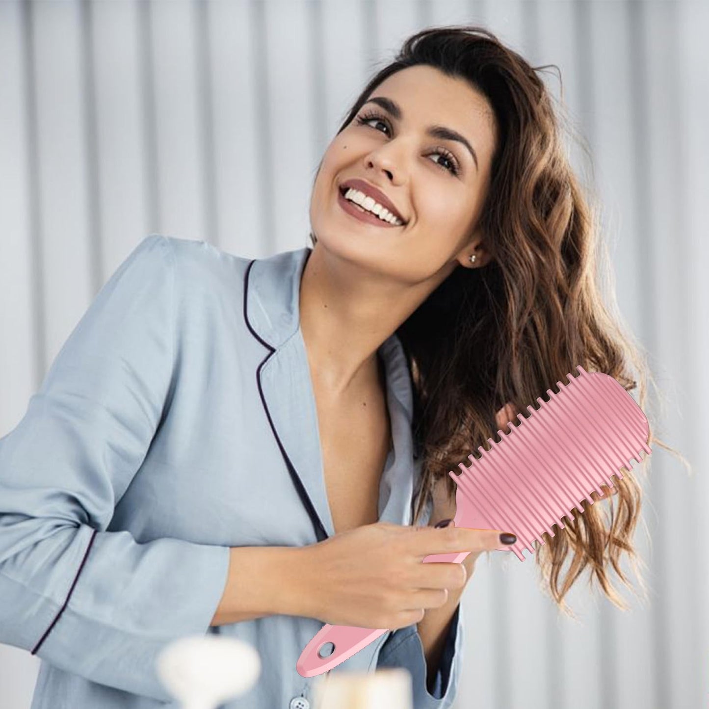 Curl Defining Brush, 1 PCS Curly Hair Brush, Curl Define Styling, for Combing and Shaping Men's and Women's Curls to Reduce Pulling (Pink)