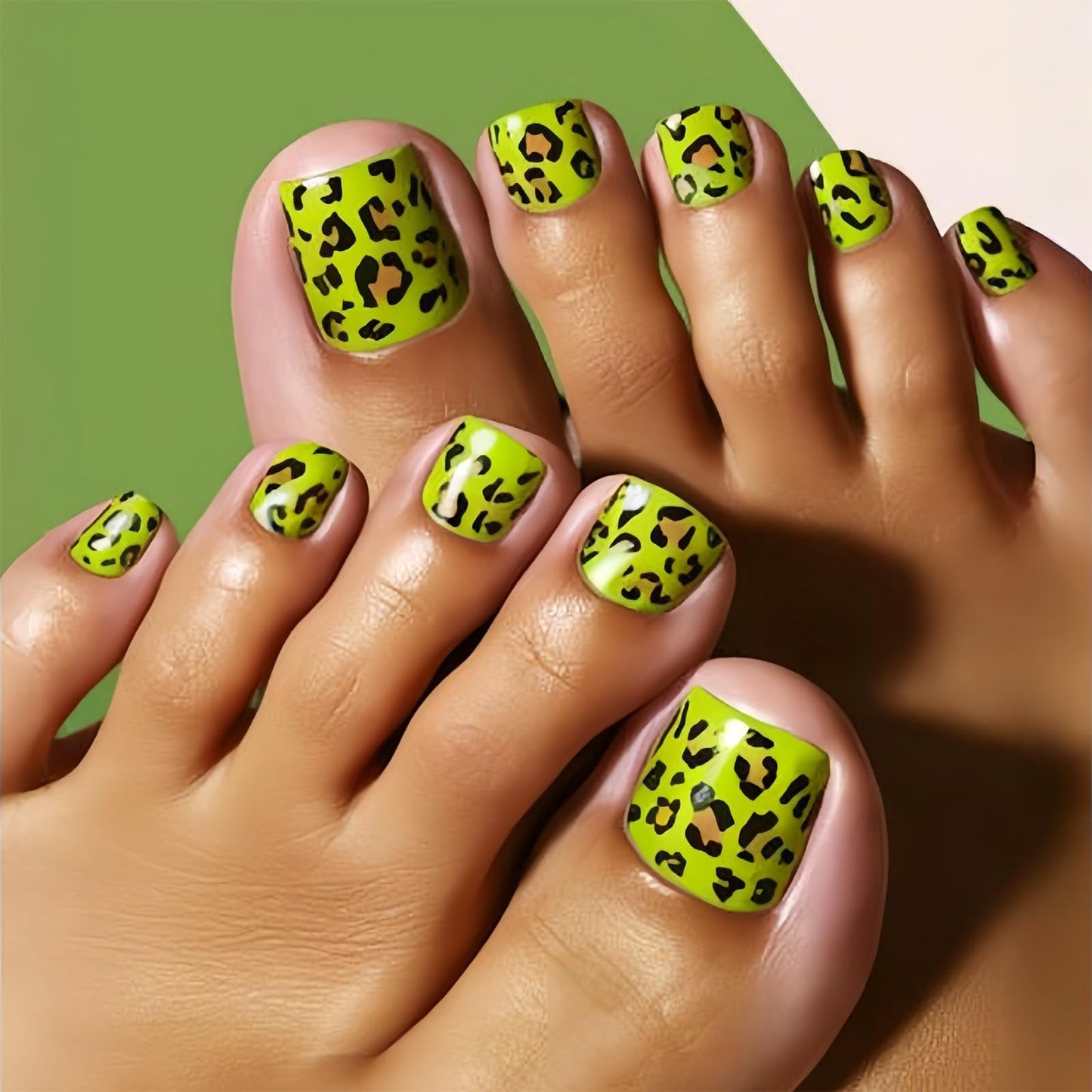 Leopard Press on Toenails Short Square Full Cover Fake Toe Nails Green Leopard Print False Toenails Glossy Cheetah Nails Press ons Summer Acrylic Toenails for Coquette Women 24Pcs
