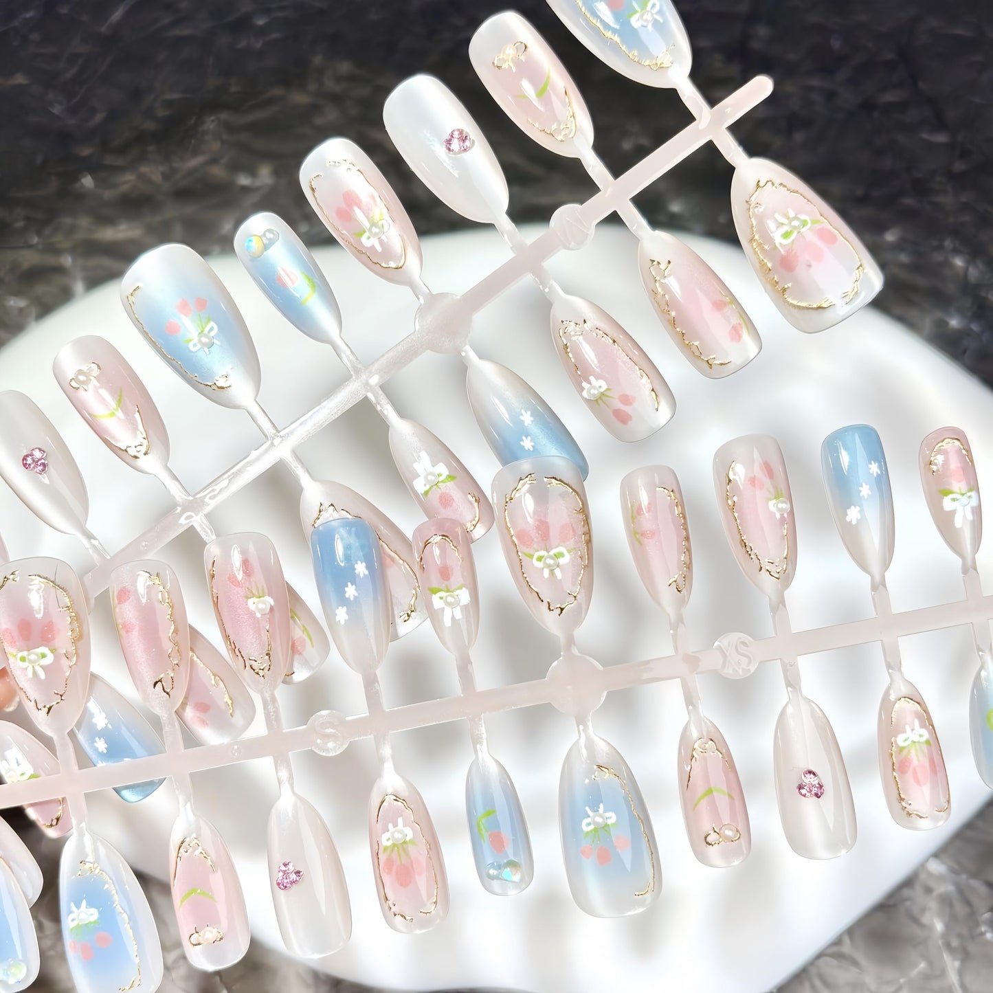24Pcs Gold Line Flower Press on Nails Medium Almond Fake Nails Pearl Rhinestones Flower Design Full Cover Acrylic Nails Pink Blue Gradient Glue on Nails Pearl Bow Artificial Stick on Nails for Women