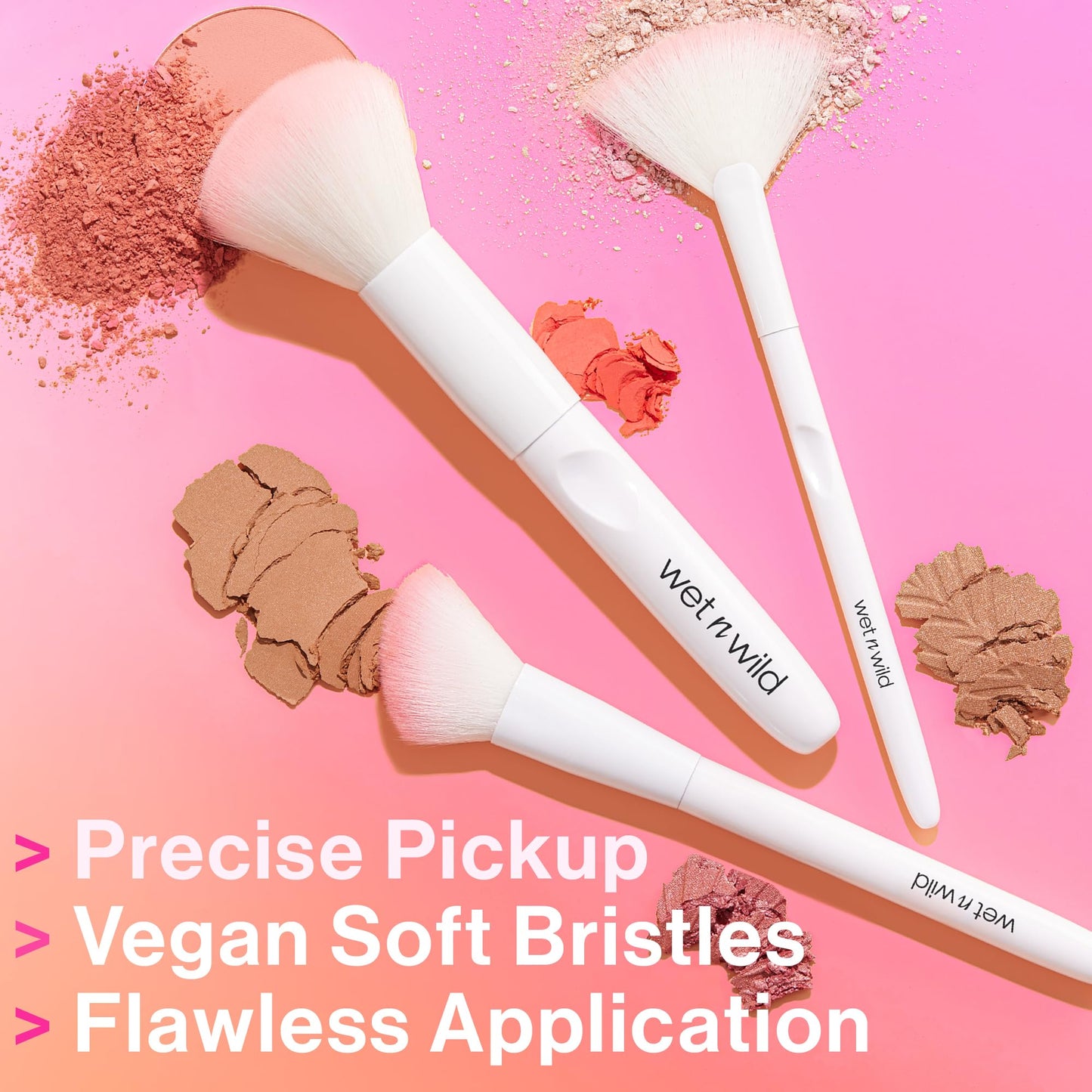 wet n wild Powder Brush, Ultra-Plush Synthetic Bristles for Flawless Application, Soft Touch, Ergonomic Handle for Comfortable Precision Control