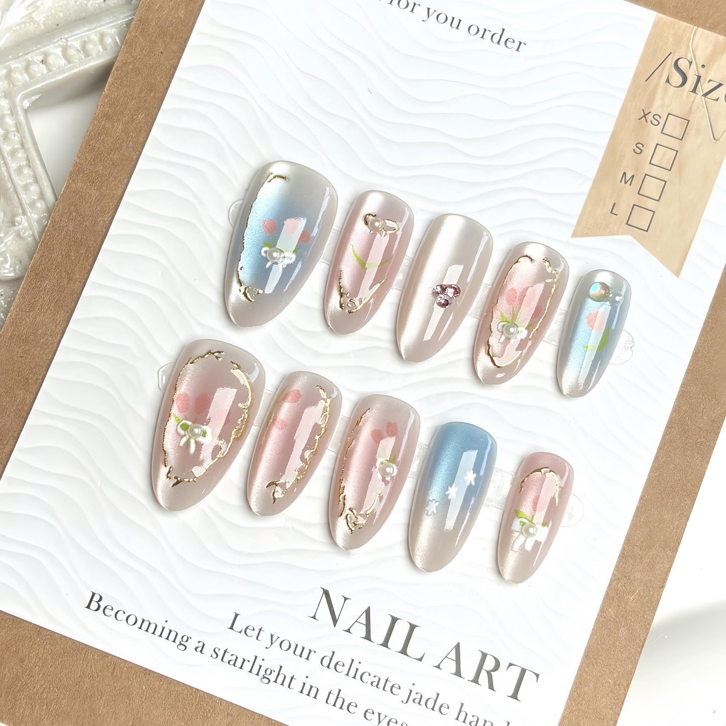 24Pcs Gold Line Flower Press on Nails Medium Almond Fake Nails Pearl Rhinestones Flower Design Full Cover Acrylic Nails Pink Blue Gradient Glue on Nails Pearl Bow Artificial Stick on Nails for Women