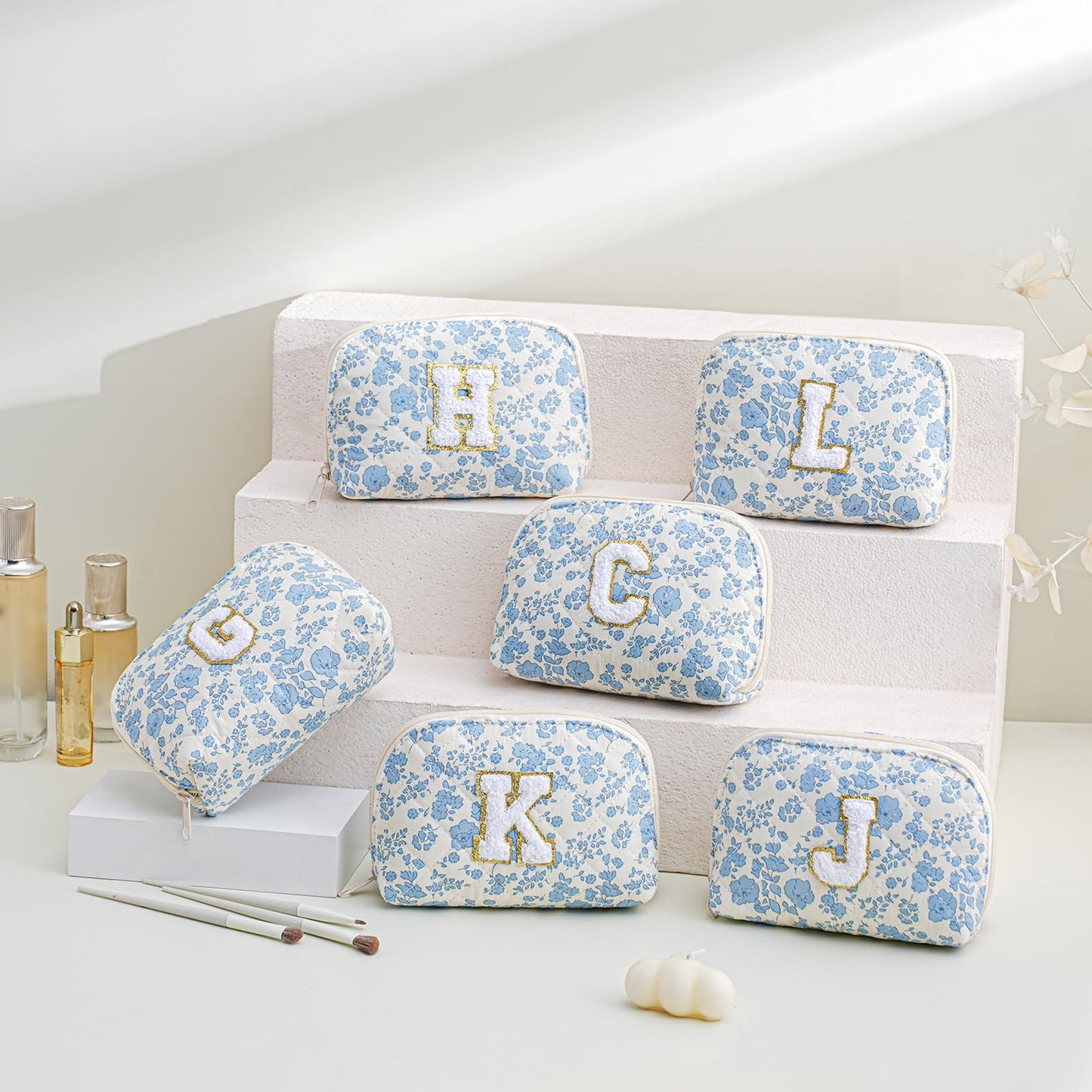 JOVAKIT Conch Alphabet Makeup Bag Cosmetic Bag for Women, Christmas Gifts for Women Girls, Blue Floral Coquette Travel Bag, Zipper Make Up Pouch Organizer Trendy Stuff (Blue Floral S)