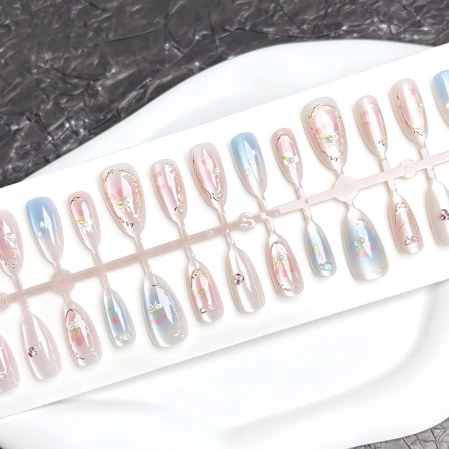 24Pcs Gold Line Flower Press on Nails Medium Almond Fake Nails Pearl Rhinestones Flower Design Full Cover Acrylic Nails Pink Blue Gradient Glue on Nails Pearl Bow Artificial Stick on Nails for Women