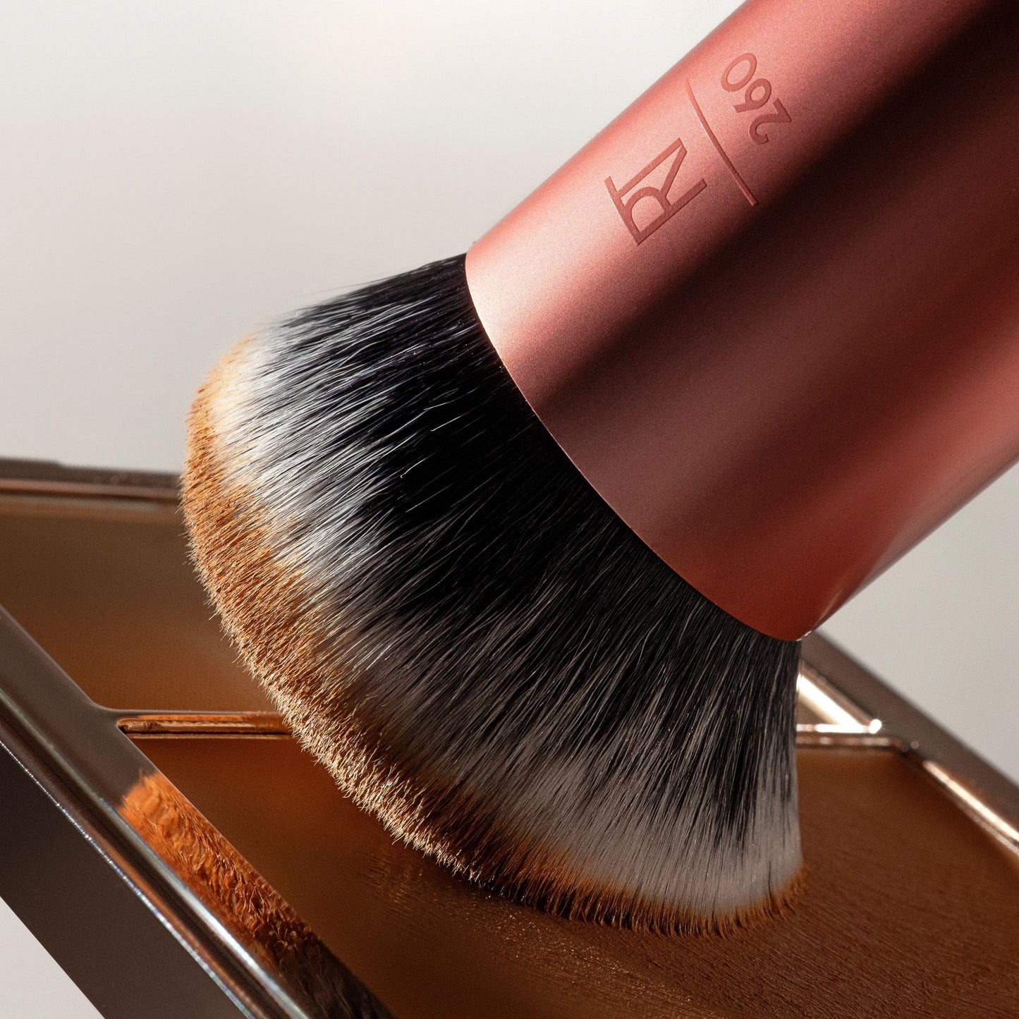 Real Techniques Bubble Blending Makeup Brush, Multipurpose Foundation Brush For Liquid, Cream, & Powder Products, Unique Round Brush Head, Synthetic Bristles, Vegan & Cruelty Free, 1 Count